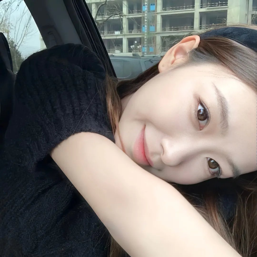 触碰的双手